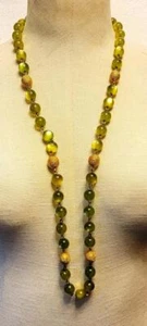Vintage Firmato Trifari Color Oro Testurizzati & Verde Plastica Sfere 32 " - Foto 1 di 3