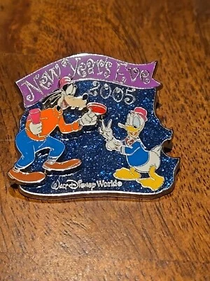 DISNEY WDW NEW YEAR'S EVE 2005 DONALD DUCK & GOOFY 3D SPARKLE LE 7500 PIN (K) - Image 1 of 4