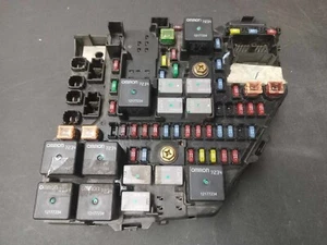 2004 2005 2006  2007 CADILLAC CTS UNDER HOOD FUSE BLOCK BOX P25771220 - Picture 1 of 5