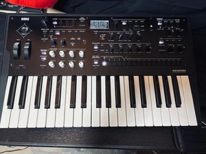 Korg Wavestate Sintetizzatore 37 Tasti MK1 Tastiera Digitale Wave Sequencing Testato - Foto 1 di 5