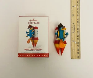 Adorno colgante Hallmark Keepsake Disney Agent P Saves The Day 2015 nuevo B-9. - Imagen 1 de 6
