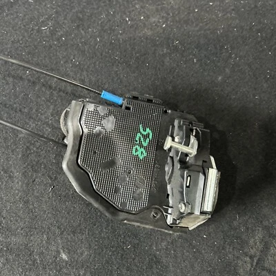 Оригинальный привод замка задней двери правый для Toyota Prius C RH 12–19 годов выпуска - Изображение 1 из 4