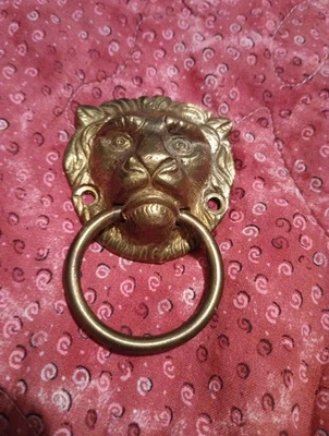 Tirador de cajón anillo cabeza de león de latón antiguo vintage Foto 1 de 2