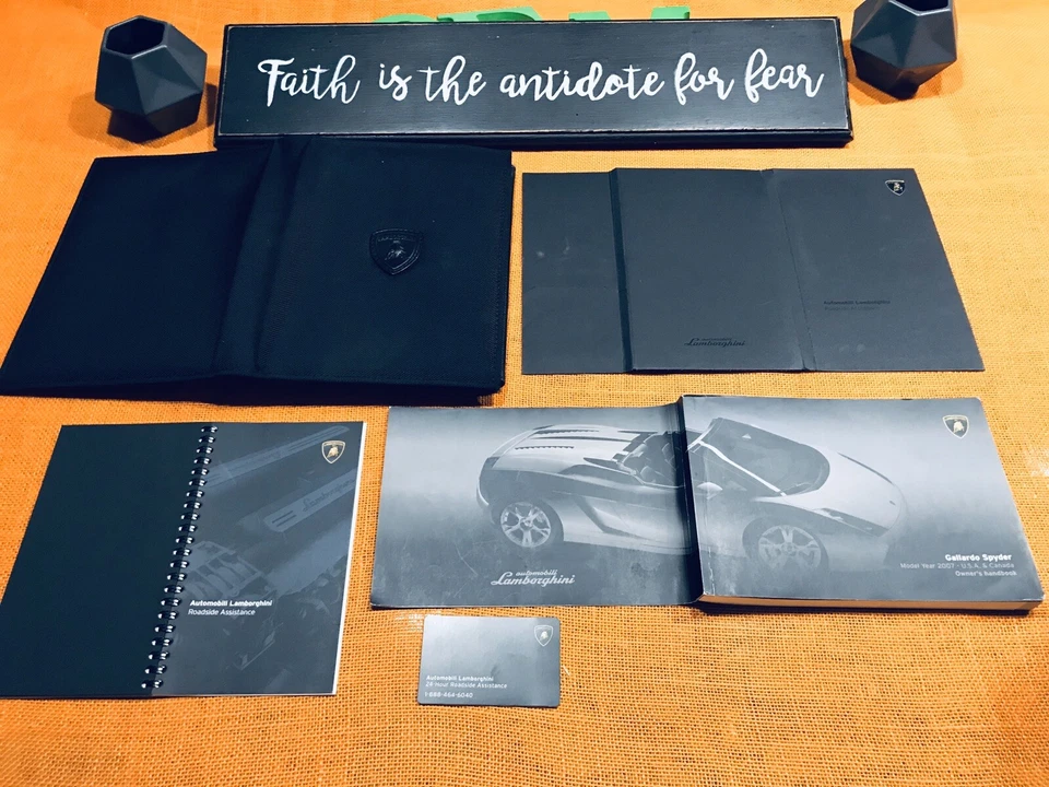 Lamborghini Gallardo Spyder 2007 manual del propietario + estuche 512 hp 5,0 L V10 convertible Foto 1 de 4