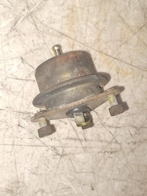 Amortiguador de pulso regulador de combustible Lincoln Mark VII 86-92 con tornillos de montaje Foto 1 de 4