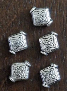 100 x Tibetan Bali Diamond Cross Spacer Bead 9mm (B41) - Picture 1 of 1