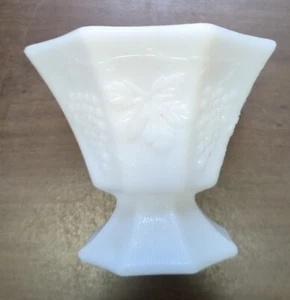 Milchglas Bonboniere Fuß Standfuß Süßigkeiten Blumen Trauben Blätter Design Home Dec - Bild 1 von 6