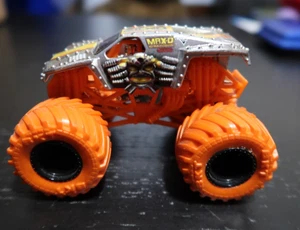 Spin Master Monster Jam Truck - MAX-D MAXIMUM DESTRUCTION 1:64 RARE - Picture 1 of 7