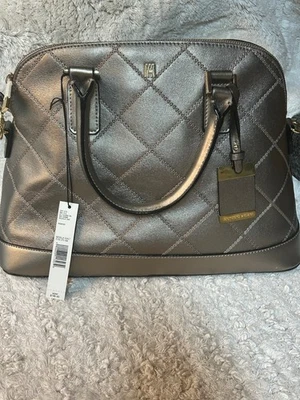 Antonio Melani Peltre Acolchado Bolso de Bolos Estilo Bandolera Monedero Nuevo con Etiquetas $199 Foto 1 de 4