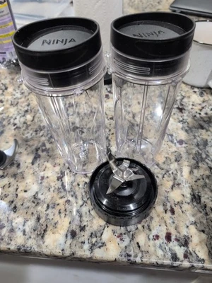 2 Ninja Blender Single Serve Cups BL780 BL770 BL660 BL663 BL740: 1 Blade 2 Lids - Image 1 of 4