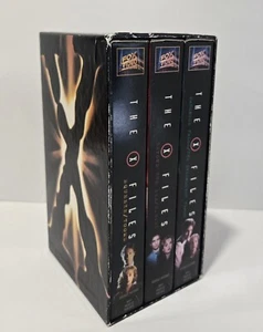 The X Files Box Set 3-VHS Tapes (1996) - Imagen 1 de 7