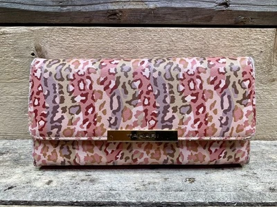 Бумажник Tahari веганский кожаный с радиочастотной идентификацией многоцветный складной втрое с внешним карманом на молнии - Изображение 1 из 4