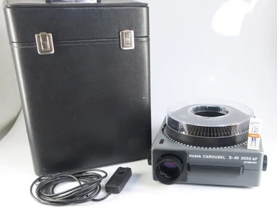 KODAK CAROUSEL S-AV 2050 AF DIAPROJEKTOR MIT AUTOFOCUS MIT RUNDMAGAZIN - Bild 1 von 4
