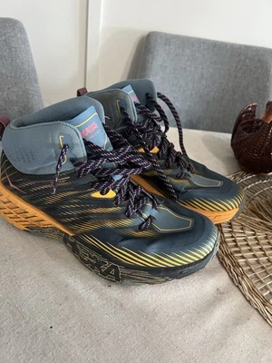 Zapatos Hoka Speedgoat Mid 2 GTX Provincial Azul/Azafrán PBSF 1106533 Talla 9 Mujer Foto 1 de 4