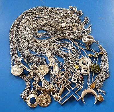 Lot BIJOUX Colliers Chaines VINTAGE Rétro COSTUME Chains NECKLACES JEWELRY - Immagine 1 di 4