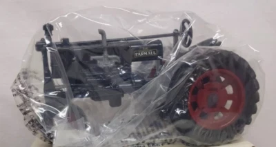 Ertl Farmall 1/16 F-20 tractor 1993 PA Dairy Show - New in Box - Image 1 of 4