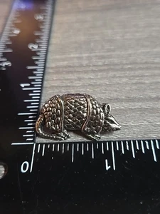 De colección Armadillo Solapa Pin Sombrero Tie Tack Animal Tono Plata Vk - Imagen 1 de 3