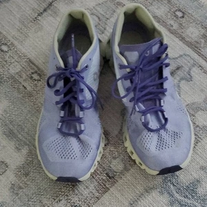 On Running On Cloud Lavendel Lila Sneaker Gr.8 - Bild 1 von 8