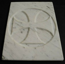Formella in marmo di carrara. Croce templare