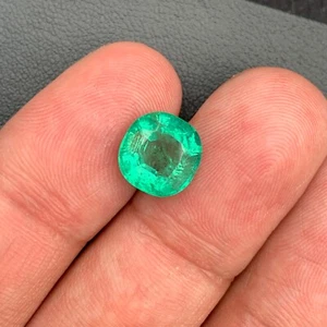 Natural 4.05 Carat Zambian Green Emerald Faceted Cushion Gemstone For Jewelry - Picture 1 of 7