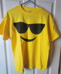 Smiley Face Shades Graphic Short Sleeve T-shirt Boys Size Large Yellow - Freeze - Picture 1 of 3