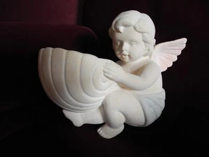 Kunstvoll gearbeiteter Dekoengel aus Keramik zum Aufhängen - Bild 1 von 4