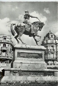 CPSM-ORLEANS-45-STATUE DE JEANNE D'ARC-PLACE MARTROI - Picture 1 of 1