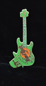 Hard Rock Cafe Chicago Saint Patrick Day Guitar Pin - Picture 1 of 2