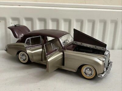 A Franklin mint 1/24 scale model of a 1955 Bentley SI. — 第 1/4 张图片
