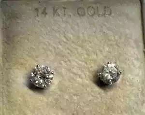 Beautiful 14K Gold Solitare Cut 1cttw Diamond Stud Earrings - Picture 1 of 2