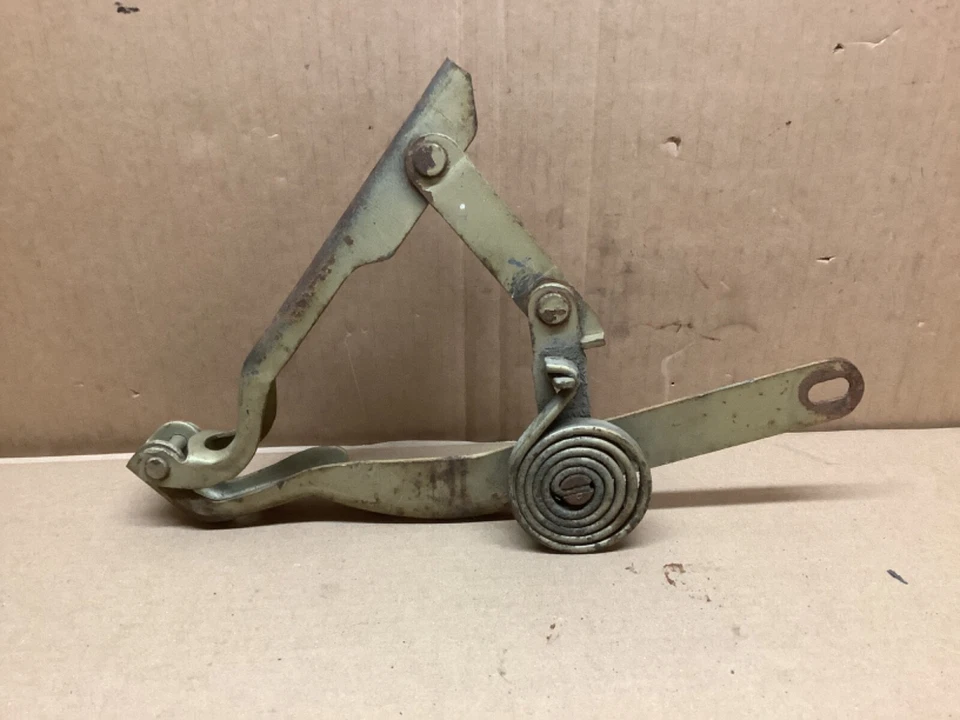 1968 1969 1970 AMC Rambler Rebel capó izquierdo bisagra usado OEM Foto 1 de 3