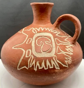 HERMOSO FRASCO DE ARCILLA DE COLECCIÓN o JARRÓN CON MANGO ESTILO ANDINO HECHO A MANO FIRMADO V/G - Imagen 1 de 6