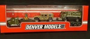 Menards ~ Modelos Denver ~ Tractor y remolque de las Fuerzas Armadas Militares con 2 vehículos - Imagen 1 de 7