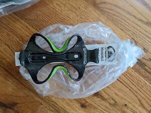 Arundel Mandible Carbon water Bottle Cages 1 PAIR Gloss black green 