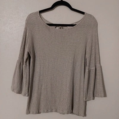 Blusa feminina texturizada LC Lauren Conrad tamanho. Gravata traseira bege M com listras pretas - Imagem 1 de 4