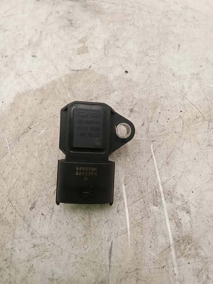 Sensor de mapa de presión absoluta colector KIA SEDONA 2010 39300-38200 USADO OEM Foto 1 de 4