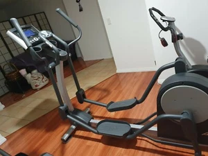 Life Fitness Elliptical x3 - Excellent condition, As new (hardly used) - Picture 1 of 9