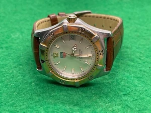 OROLOGIO DA POLSO TAG HEUER CLASSIC SERIE 2000 CASSA 37MM TONO ORO WK1120-0 USATO - Foto 1 di 8