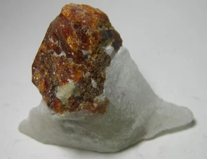 Rarissimo cristallo Clino Humite 88 g 2 in Vietnam in matrice esemplare 3 1/8 oz 51 mm - Foto 1 di 7