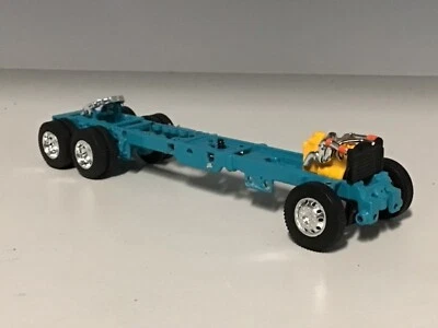 TEAL DCP 1/64 PETERBILT 359/379/389 270"FRAME (5 5/8" LONG) MOTOR 5TH - Image 1 of 2