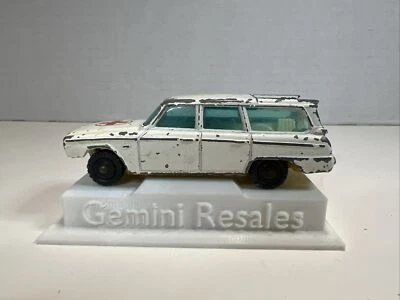 1964 HUSKY No 30 Studebaker Wagonaire Ambulance - Made In Great Britain Diecast - Image 1 of 4