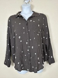 Torrid Damen Übergröße 2 (2X) grau Totenkopf Tasche Knopfleiste Shirt Langarm - Bild 1 von 7