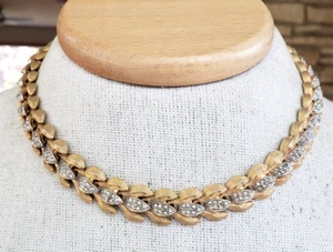 Collar Gargantilla Kramer Pave Diamantes de Imitación Panel Hoja Texturizada Tono Dorado Ajustable - Imagen 1 de 7