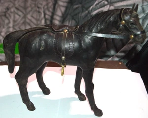 Vintage Leder Pferd Skulptur mit Sattel - Bild 1 von 6