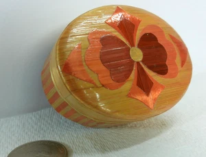 Vtg Inlay Straw Flower Striped Oval Lidded Trinket Stash Jewelry Red Satin Box - Picture 1 of 16
