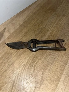 Ancien Sécateur Outil De Bricolage De Métier Décoratif À Restaurer À Aiguiser - Foto 1 di 5