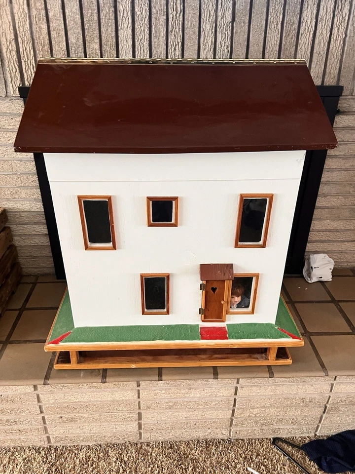 CASA DE MUÑECAS DE MADERA VINTAGE HECHA A MANO con TECHO EXTRAÍBLE Y MUEBLES HECHOS A MANO Foto 1 de 4