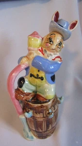 VINTAGE JAPAN CERAMIC HANDPAINTED RABBIT DECANTER WITH HOOKS FOR SMALL MUGS - Picture 1 of 3