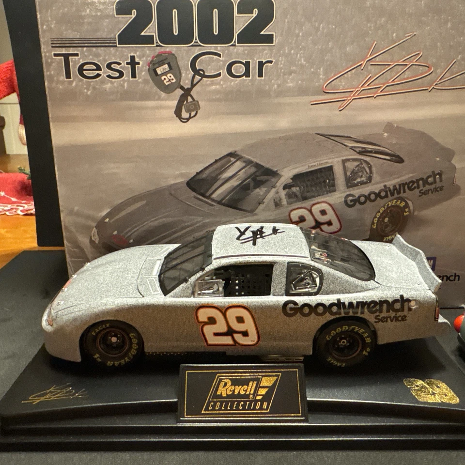 Coche de prueba Kevin Harvick 2002 con cronómetro GM Goodwrench #29 1:24 ¡Firmado a mano! Foto 1 de 4