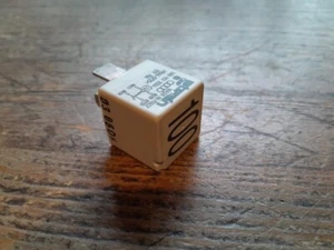 VW Beetle No.100 12V 70A 4-Pin Relay 7M0951253A - Picture 1 of 1